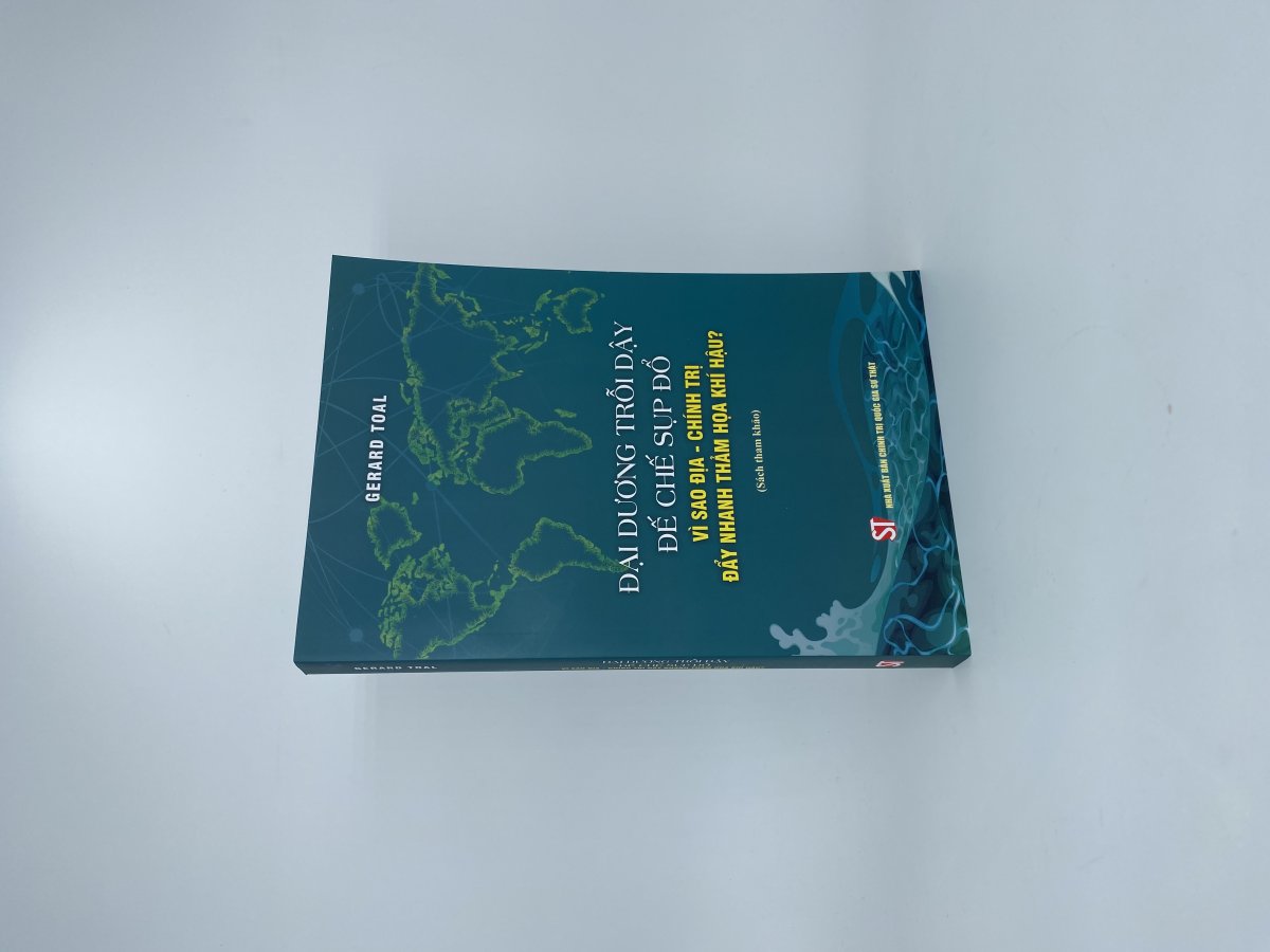 Đại dương trỗi dậy, đế chế sụp đổ: Vì sao địa - chính trị đẩy nhanh thảm họa khí hậu (Sách tham khảo)