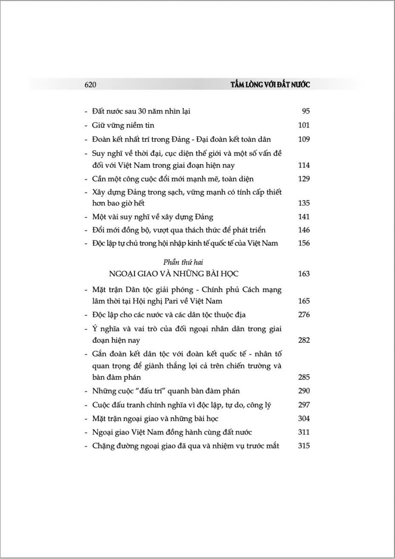 Tấm lòng với đất nước (Xuất bản lần thứ hai) bìa mềm