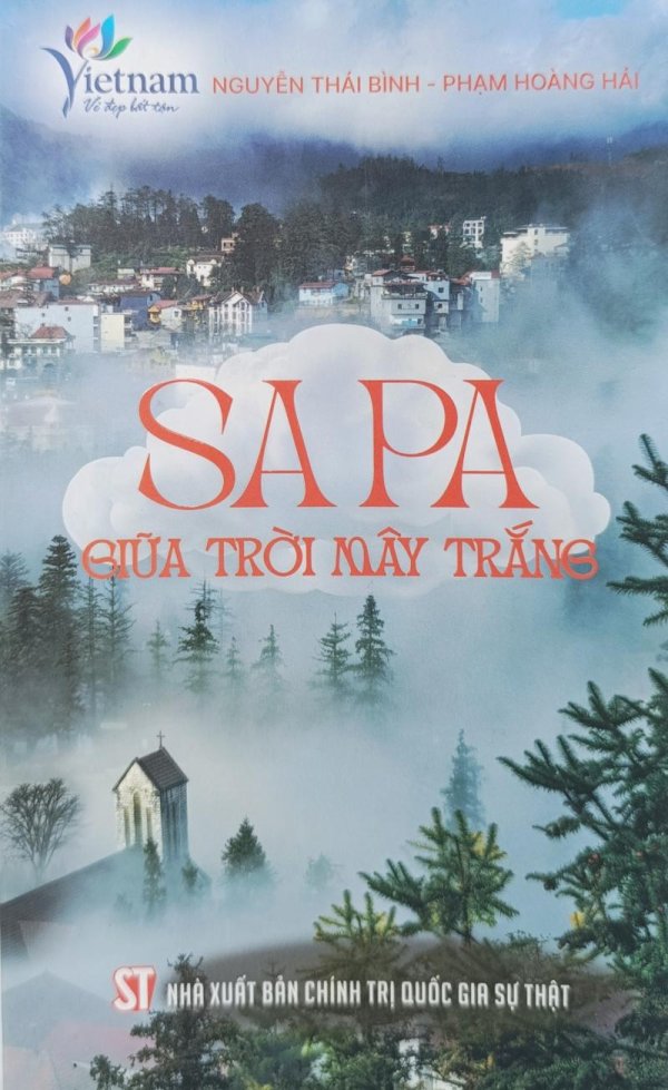 Sa Pa giữa trời mây trắng