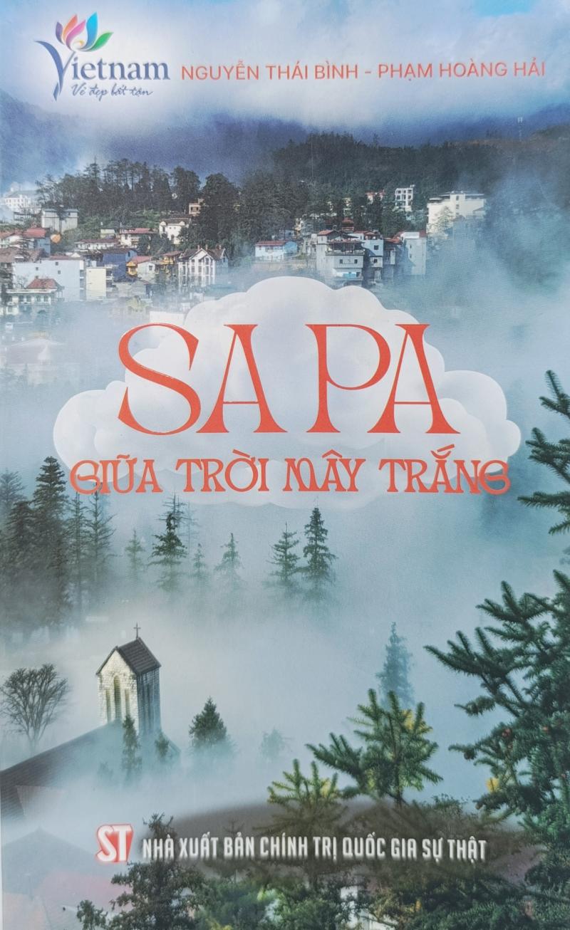 Sa Pa giữa trời mây trắng