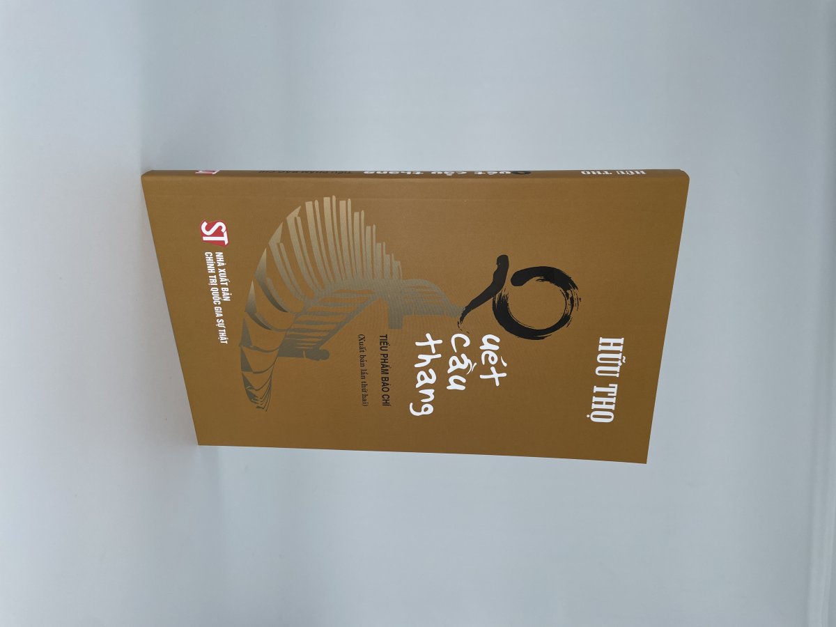 Quét cầu thang - Tiểu phẩm báo chí